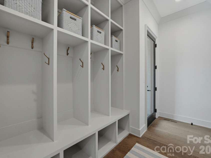 1919 Shoreham Drive, Charlotte, NC 28211.  MLS# CAR4387654, YatesRealty ID 12012. Drop zone.