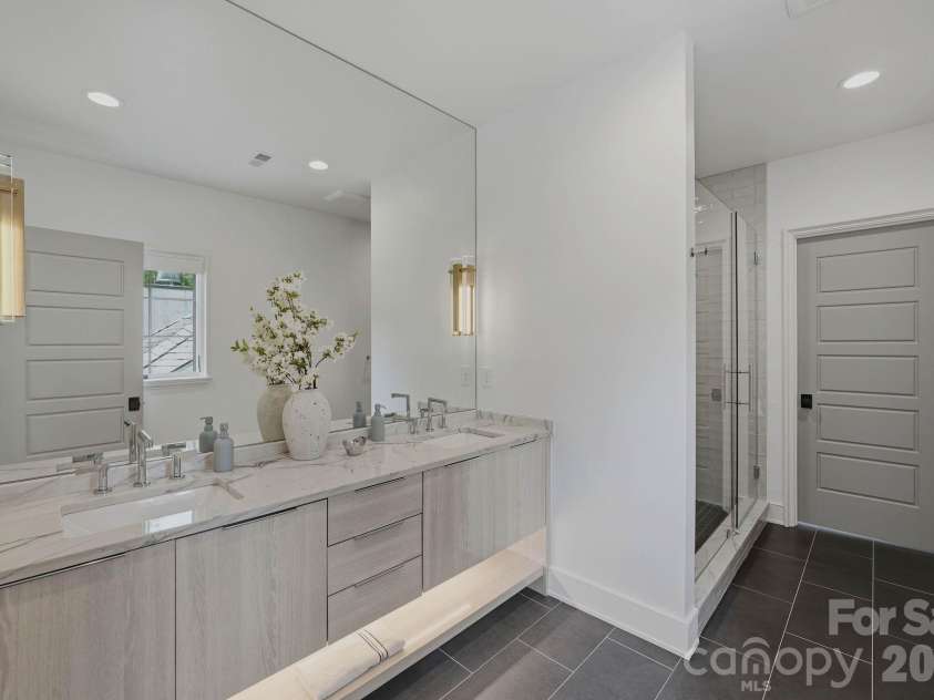 1919 Shoreham Drive, Charlotte, NC 28211.  MLS# CAR4387654, YatesRealty ID 12012. Guest bathroom.