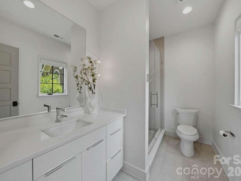 1919 Shoreham Drive, Charlotte, NC 28211.  MLS# CAR4387654, YatesRealty ID 12012. Guest bathroom.