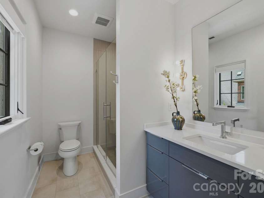1919 Shoreham Drive, Charlotte, NC 28211.  MLS# CAR4387654, YatesRealty ID 12012. Guest bathroom.