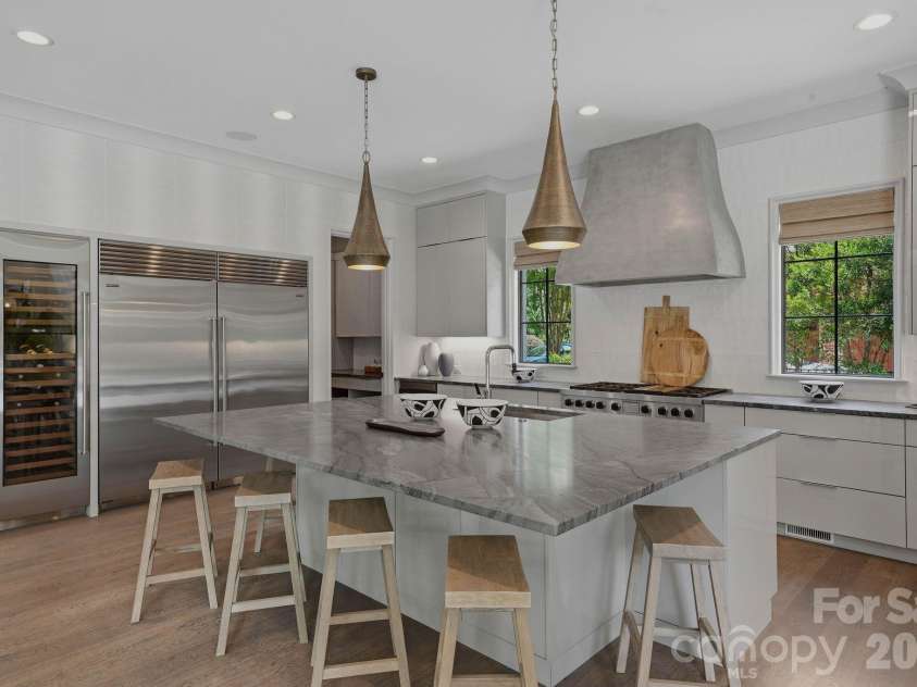 1919 Shoreham Drive, Charlotte, NC 28211.  MLS# CAR4387654, YatesRealty ID 12012. Kitchen.