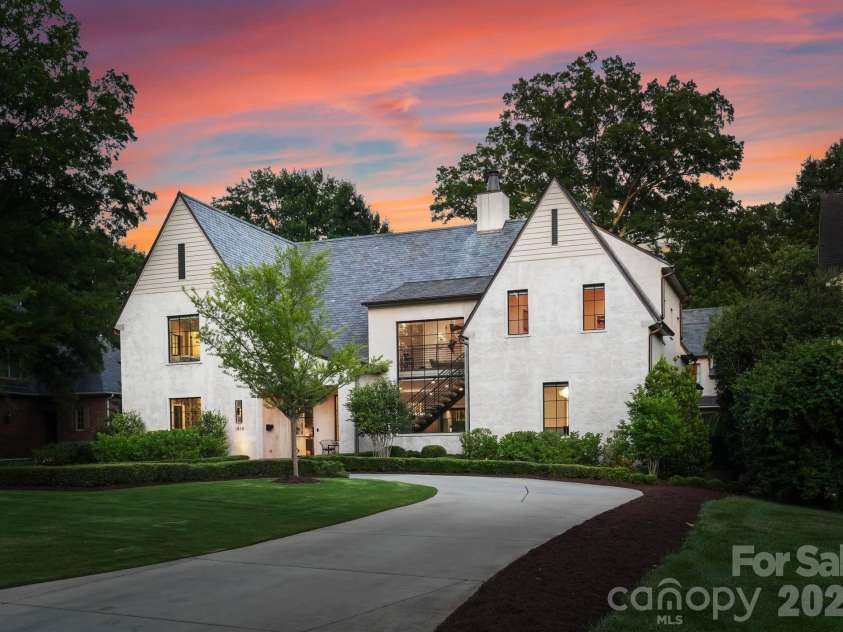 1919 Shoreham Drive, Charlotte, NC 28211.  MLS# CAR4387654, YatesRealty ID 12012. Side view.