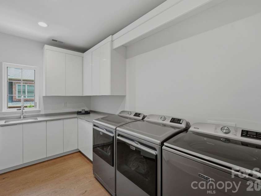 1919 Shoreham Drive, Charlotte, NC 28211.  MLS# CAR4387654, YatesRealty ID 12012. Upper level laundry room.