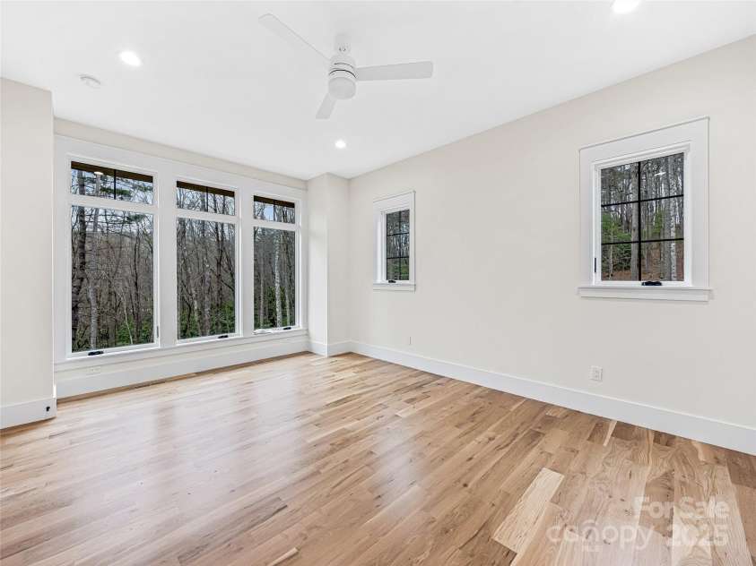 435 Barrington Drive, Asheville, NC 28803.  MLS# CAR4235274, YatesRealty ID 12013. Primary Suite on Main Level