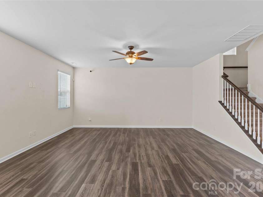 7512 Meridale Forest Drive, Charlotte, NC 28269.  MLS# CAR4346569, YatesRealty ID 12014. Great Room