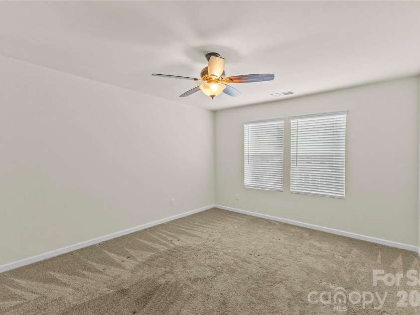 7512 Meridale Forest Drive, Charlotte, NC 28269.  MLS# CAR4346569, YatesRealty ID 12014. Loft
