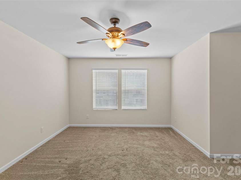 7512 Meridale Forest Drive, Charlotte, NC 28269.  MLS# CAR4346569, YatesRealty ID 12014. Loft