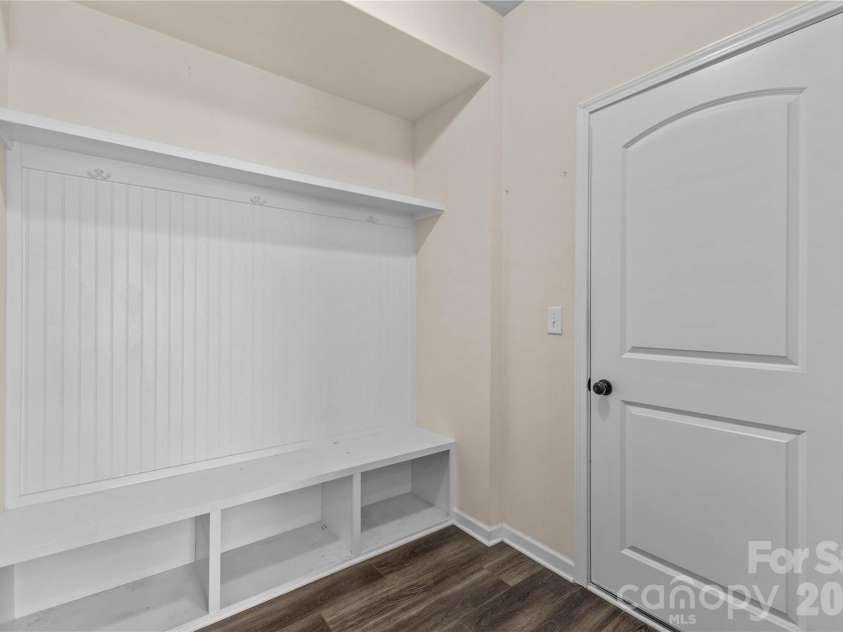 7512 Meridale Forest Drive, Charlotte, NC 28269.  MLS# CAR4346569, YatesRealty ID 12014. Mud Room
