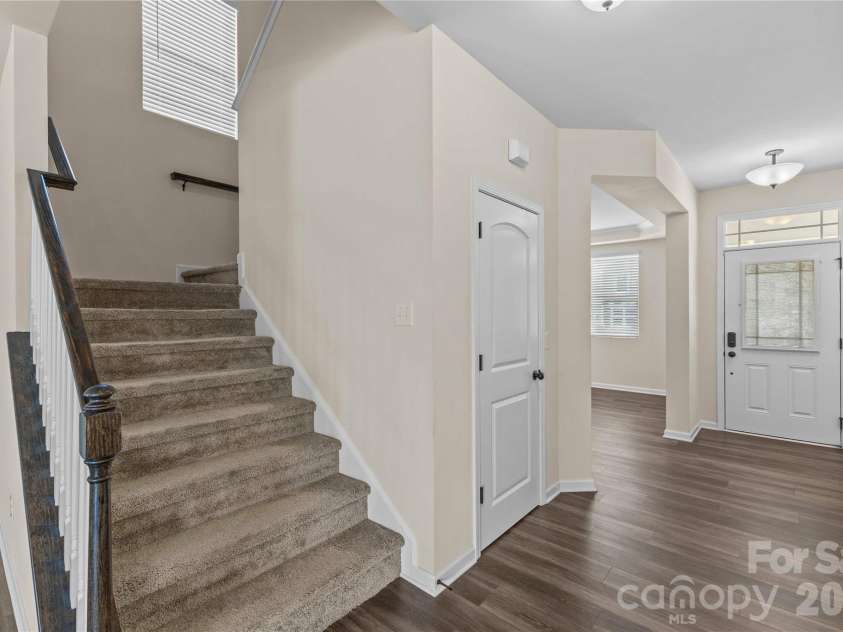 7512 Meridale Forest Drive, Charlotte, NC 28269.  MLS# CAR4346569, YatesRealty ID 12014. Staircase w/Landing