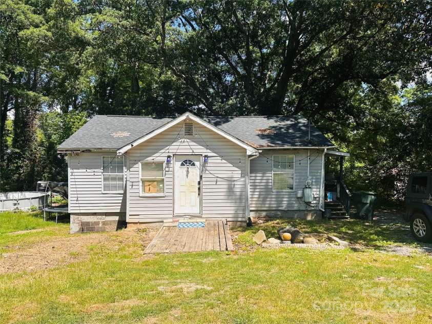 506 Sycamore Avenue, Gastonia, NC 28052.  MLS# CAR4255620, YatesRealty ID 12015. 