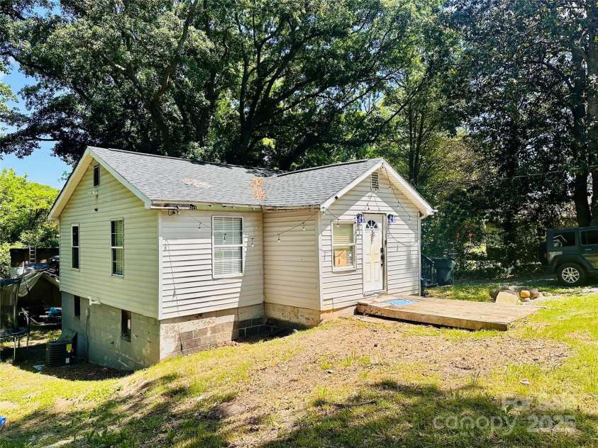 506 Sycamore Avenue, Gastonia, NC 28052.  MLS# CAR4255620, YatesRealty ID 12015. 