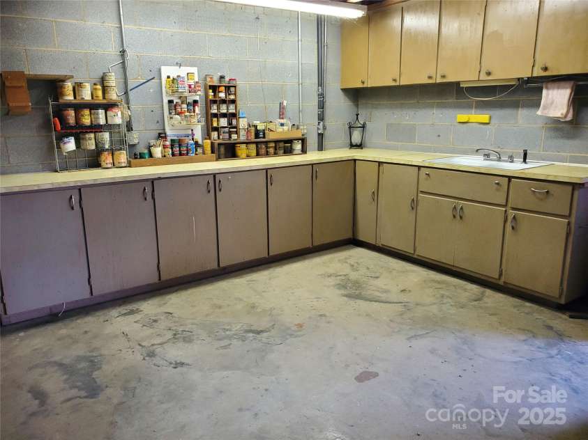 16480 Indian Mound Road, Norwood, NC 28128.  MLS# CAR4208189, YatesRealty ID 12016. Basement shop