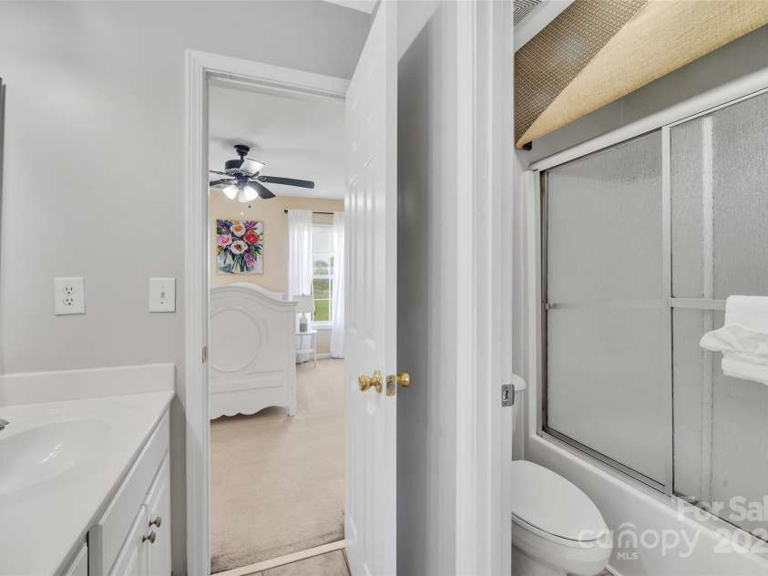 5412 Fulton Ridge Drive, Indian Trail, NC 28079.  MLS# CAR4237895, YatesRealty ID 12017. J&J bath has private water closet & separate shower/tub combo.
