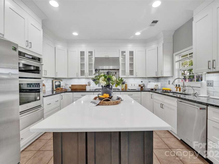 5412 Fulton Ridge Drive, Indian Trail, NC 28079.  MLS# CAR4237895, YatesRealty ID 12017. Large island with plenty of prep space and countertops.