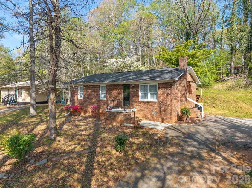 585 Peak Street, Columbus, NC 28722.  MLS# CAR4365398, YatesRealty ID 12017. Perfect starter home or downsizing opportunity