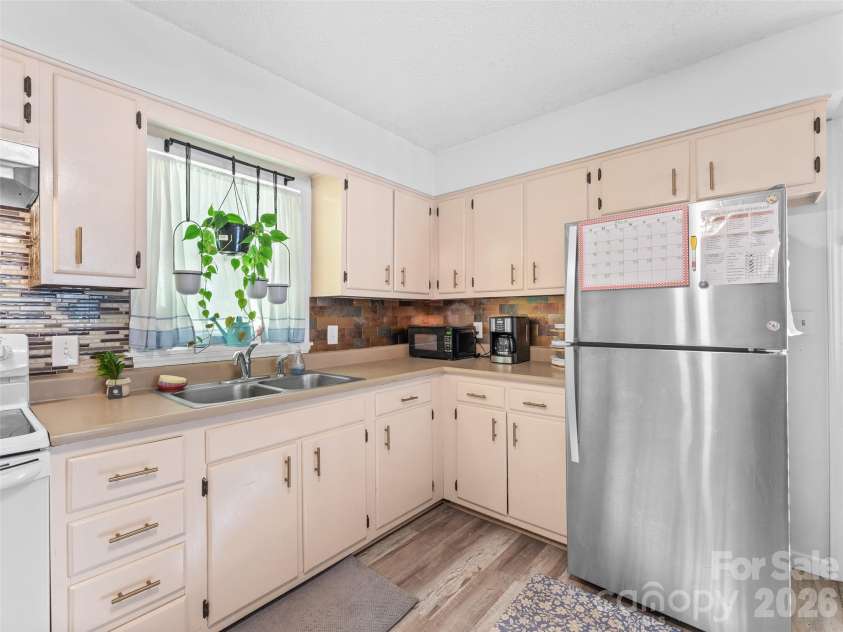 585 Peak Street, Columbus, NC 28722.  MLS# CAR4365398, YatesRealty ID 12017. Streamlined kitchen with great usability