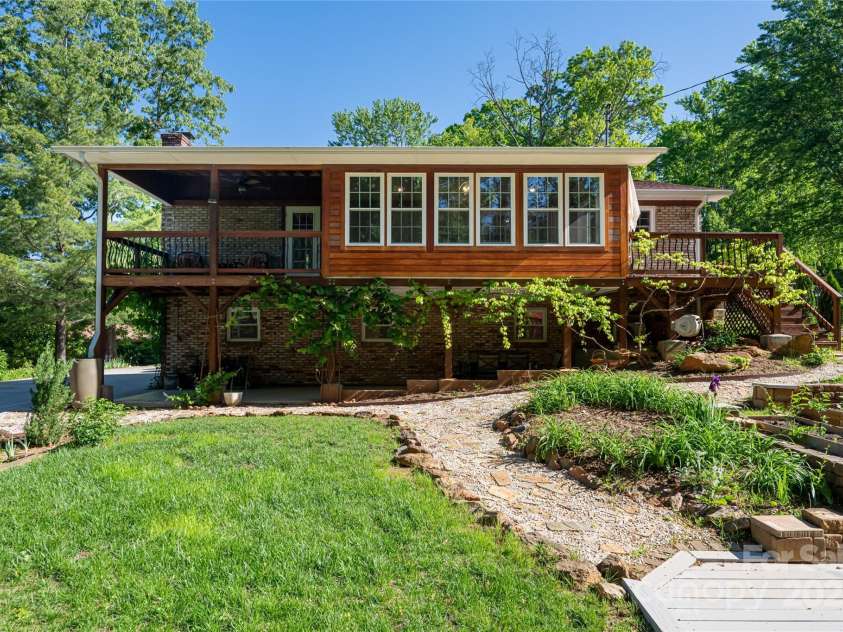 12 Deerwood Drive, Asheville, NC 28805.  MLS# CAR4253736, YatesRealty ID 12018. Mature Landscaping and Flowering Perennials