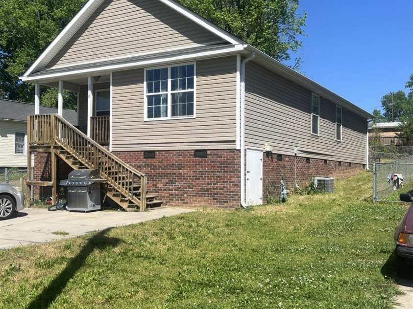 1245 Carolyn Avenue, Kannapolis, NC 28083.  MLS# CAR4176085, YatesRealty ID 12019. 1110 Mason