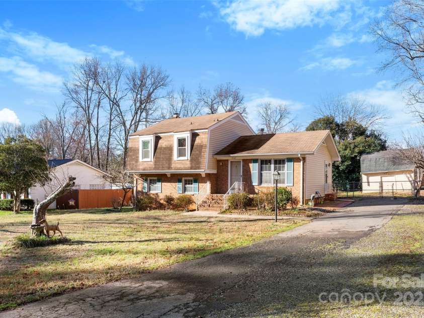 5545 Elsinore Place, Charlotte, NC 28227.  MLS# CAR4222817, YatesRealty ID 1202. 