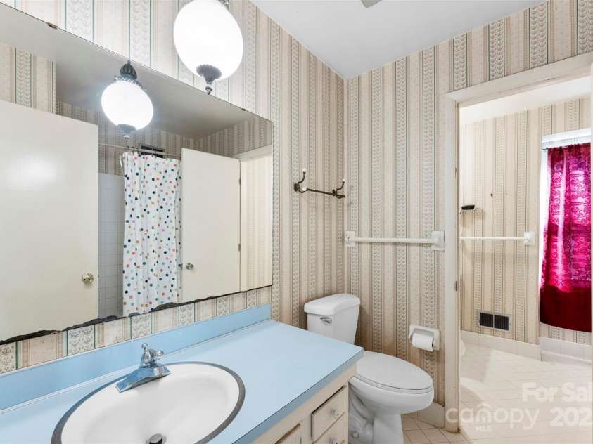5545 Elsinore Place, Charlotte, NC 28227.  MLS# CAR4222817, YatesRealty ID 1202. 