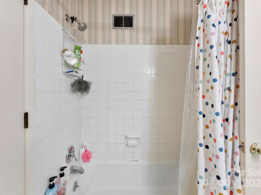 5545 Elsinore Place, Charlotte, NC 28227.  MLS# CAR4222817, YatesRealty ID 1202. 