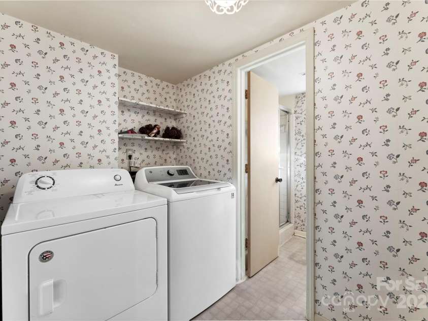5545 Elsinore Place, Charlotte, NC 28227.  MLS# CAR4222817, YatesRealty ID 1202. 