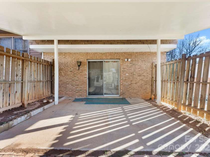 5545 Elsinore Place, Charlotte, NC 28227.  MLS# CAR4222817, YatesRealty ID 1202. 