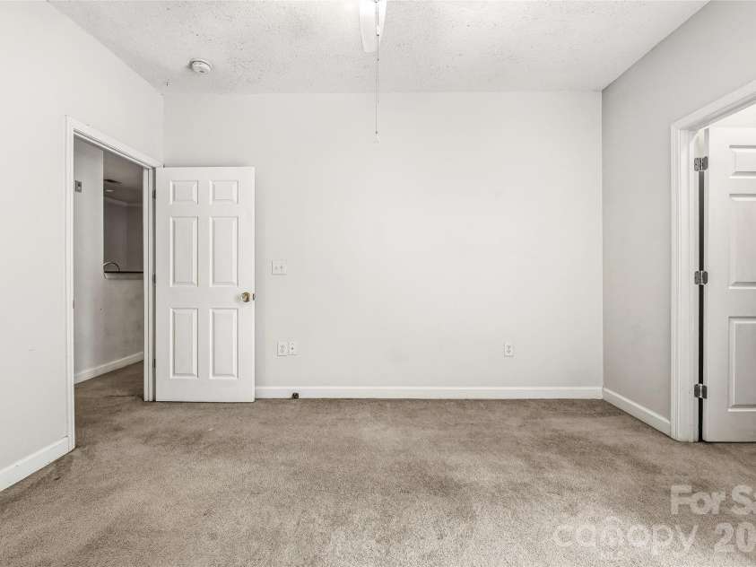 1000 Olde Eastwood Village Boulevard, Asheville, NC 28803.  MLS# CAR4338625, YatesRealty ID 12021. 