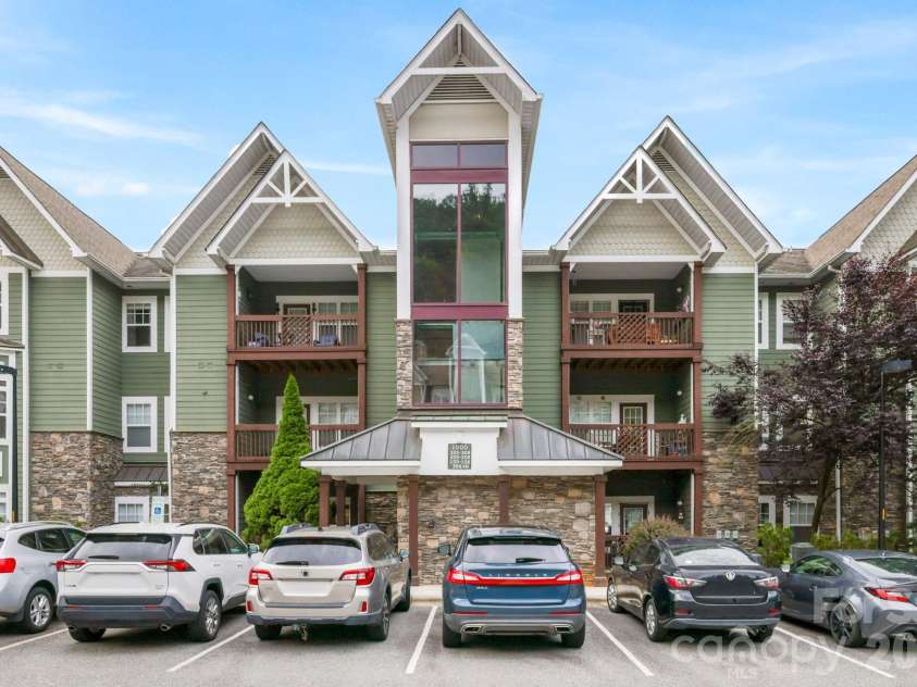 1000 Olde Eastwood Village Boulevard, Asheville, NC 28803.  MLS# CAR4396165, YatesRealty ID 12021. 