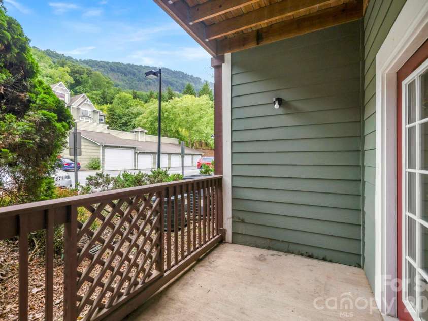 1000 Olde Eastwood Village Boulevard, Asheville, NC 28803.  MLS# CAR4396165, YatesRealty ID 12021. 