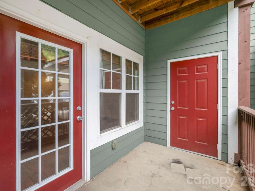 1000 Olde Eastwood Village Boulevard, Asheville, NC 28803.  MLS# CAR4396165, YatesRealty ID 12021. 