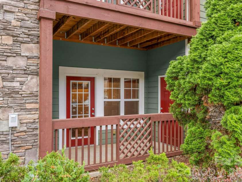 1000 Olde Eastwood Village Boulevard, Asheville, NC 28803.  MLS# CAR4396165, YatesRealty ID 12021. 