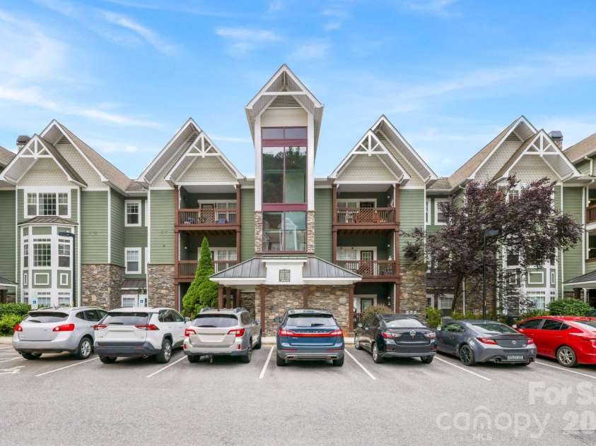 1000 Olde Eastwood Village Boulevard, Asheville, NC 28803.  MLS# CAR4396165, YatesRealty ID 12021. 