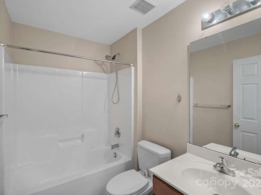 831 Daly Circle, Fort Mill, SC 29715.  MLS# CAR4244327, YatesRealty ID 12021. 