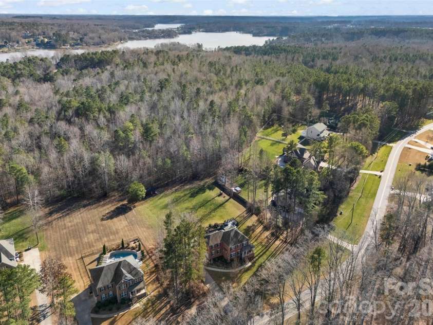 2720 Lakefront Drive, Belmont, NC 28012.  MLS# CAR4335195, YatesRealty ID 12022. 
