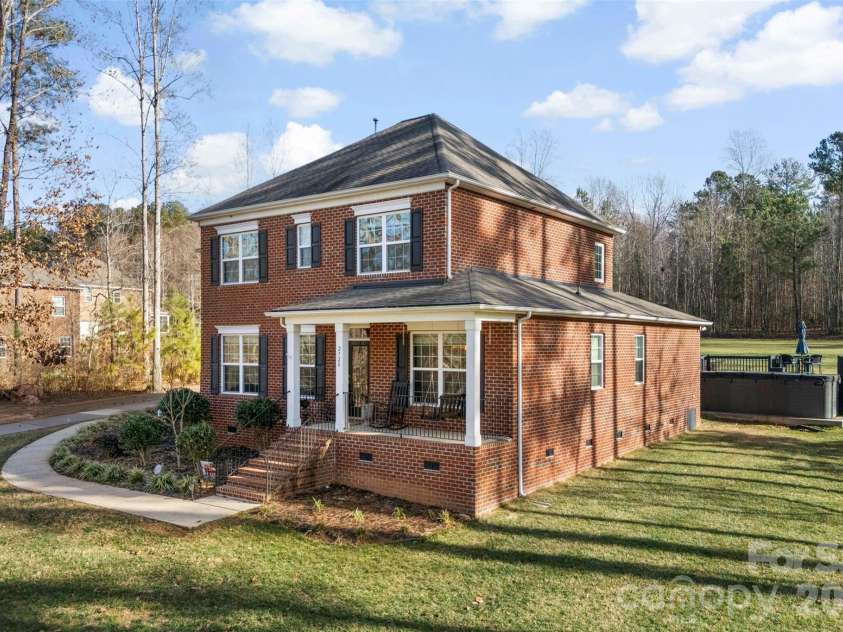 2720 Lakefront Drive, Belmont, NC 28012.  MLS# CAR4335195, YatesRealty ID 12022. Full Brick situated on 1 acre on dead end road