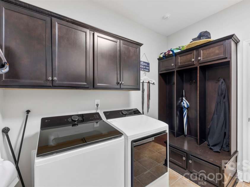 2720 Lakefront Drive, Belmont, NC 28012.  MLS# CAR4335195, YatesRealty ID 12022. Laundry/Mud room with Drop Zone