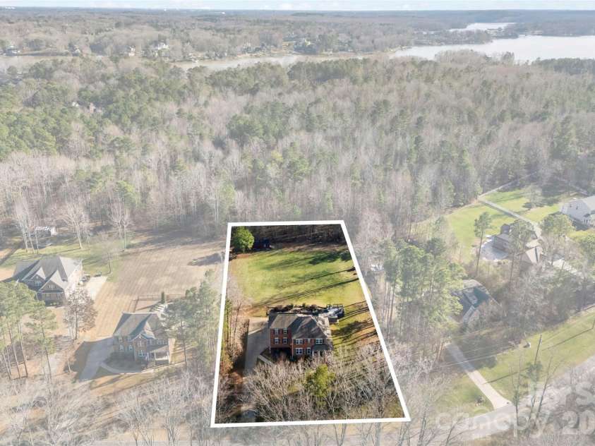 2720 Lakefront Drive, Belmont, NC 28012.  MLS# CAR4335195, YatesRealty ID 12022. Lines are Approximate