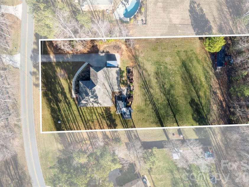 2720 Lakefront Drive, Belmont, NC 28012.  MLS# CAR4335195, YatesRealty ID 12022. Lines are approximate