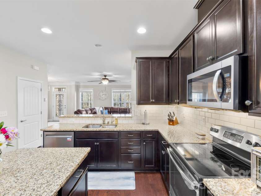 2720 Lakefront Drive, Belmont, NC 28012.  MLS# CAR4335195, YatesRealty ID 12022. Tile Backsplash