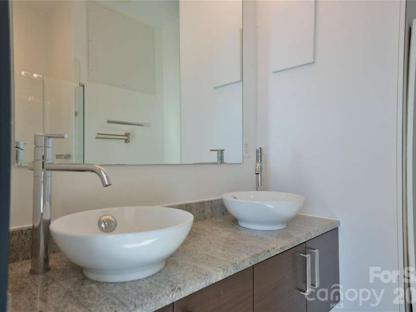 3123 Davidson Street, Charlotte, NC 28205.  MLS# CAR4341241, YatesRealty ID 12024. Main Level: Primary Bathroom