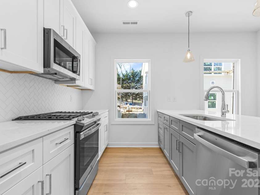 3705 Lou Ann Avenue, Charlotte, NC 28208.  MLS# CAR4210330, YatesRealty ID 12024. 