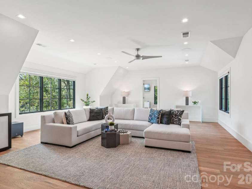 2103 Cortelyou Road, Charlotte, NC 28211.  MLS# CAR4363089, YatesRealty ID 12025. Bonus Room with Half Bath