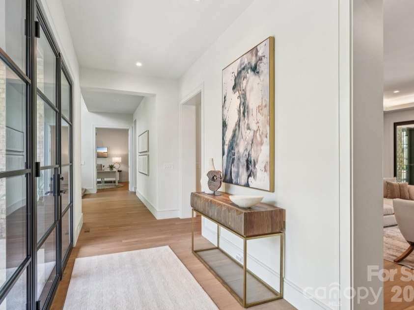 2103 Cortelyou Road, Charlotte, NC 28211.  MLS# CAR4363089, YatesRealty ID 12025. Foyer