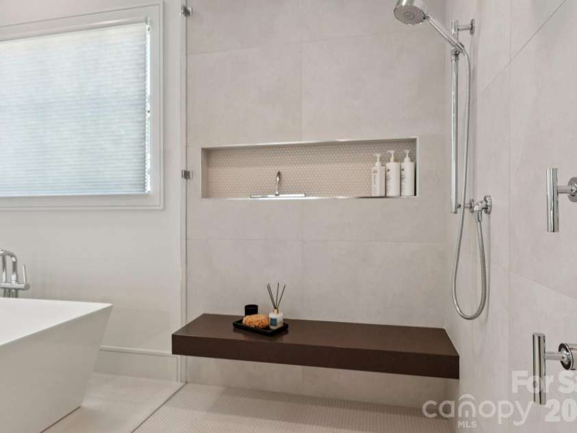 2103 Cortelyou Road, Charlotte, NC 28211.  MLS# CAR4363089, YatesRealty ID 12025. Owners Bath