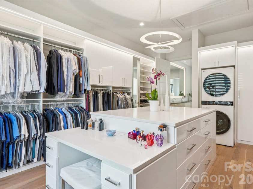 2103 Cortelyou Road, Charlotte, NC 28211.  MLS# CAR4363089, YatesRealty ID 12025. Owners Closet