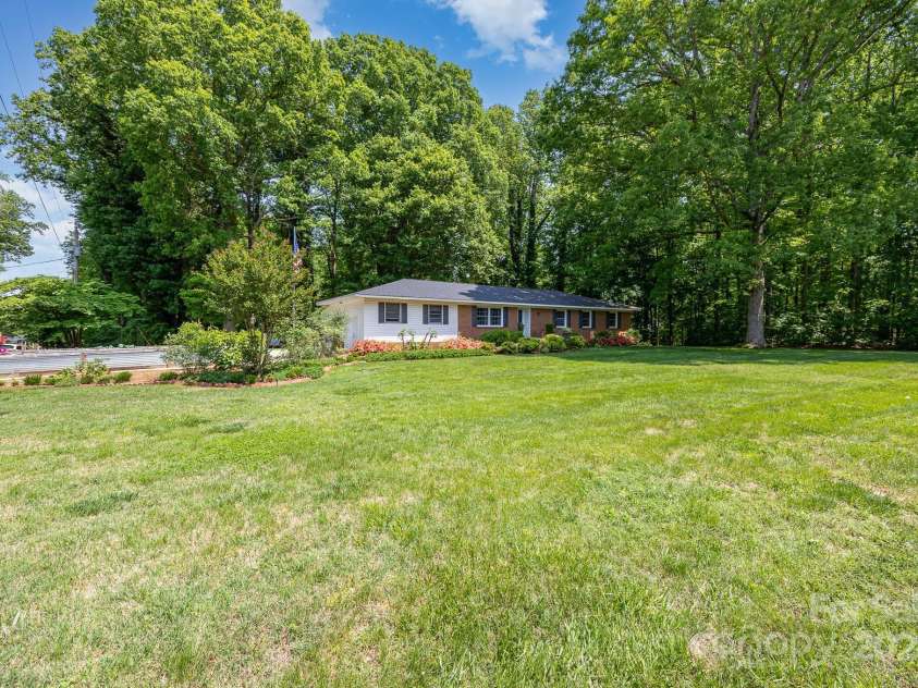 360 Country Lane, Mocksville, NC 27028.  MLS# CAR4253698, YatesRealty ID 12025. 