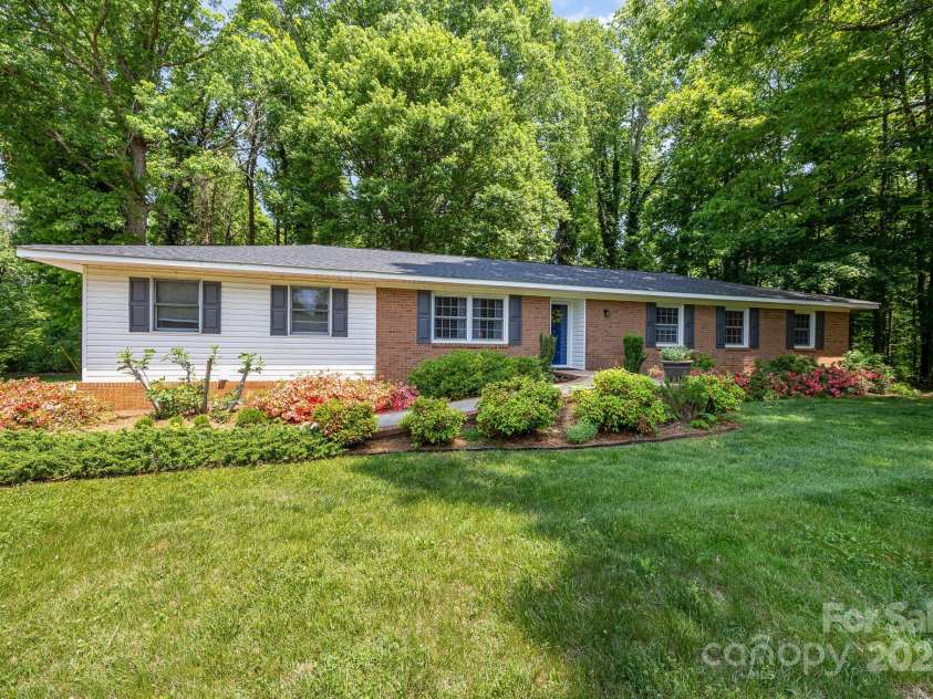 360 Country Lane, Mocksville, NC 27028.  MLS# CAR4253698, YatesRealty ID 12025. 