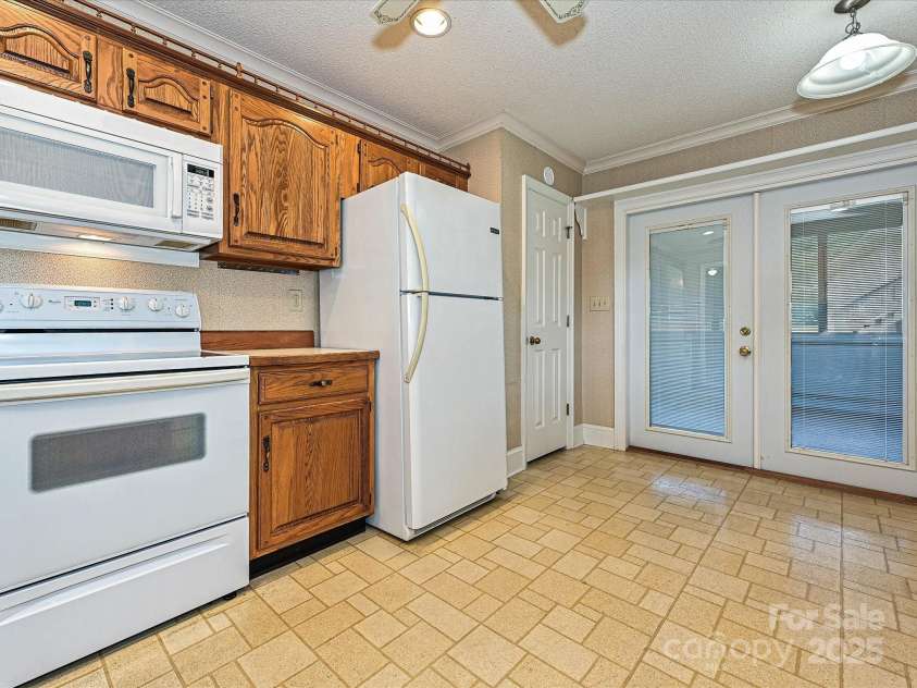 2919 Peachwood Court, Fort Mill, SC 29715.  MLS# CAR4254130, YatesRealty ID 12026. Kitchen