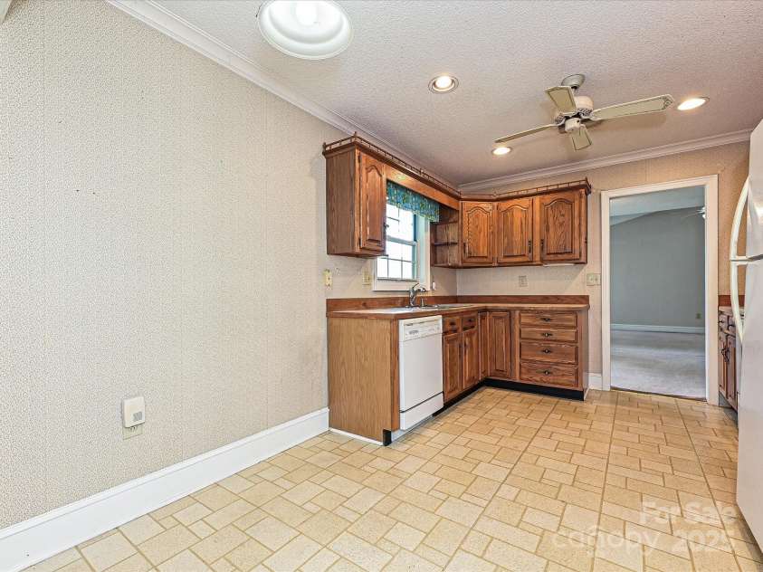 2919 Peachwood Court, Fort Mill, SC 29715.  MLS# CAR4254130, YatesRealty ID 12026. Kitchen